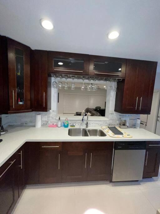 Casa vacanze Modern Oversized 3 Bedroom In Location