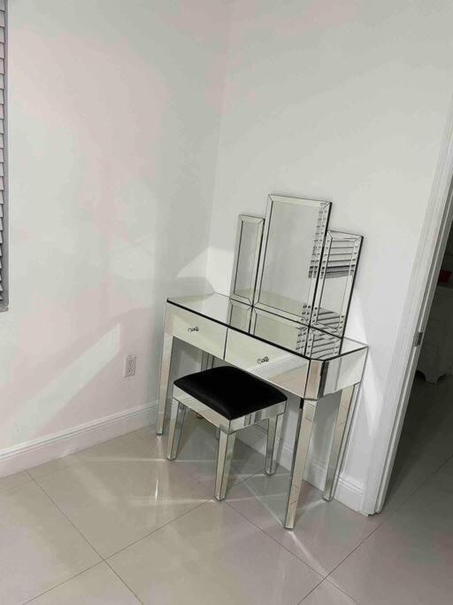 Modern Oversized 3 Bedroom In Location Holiday home *